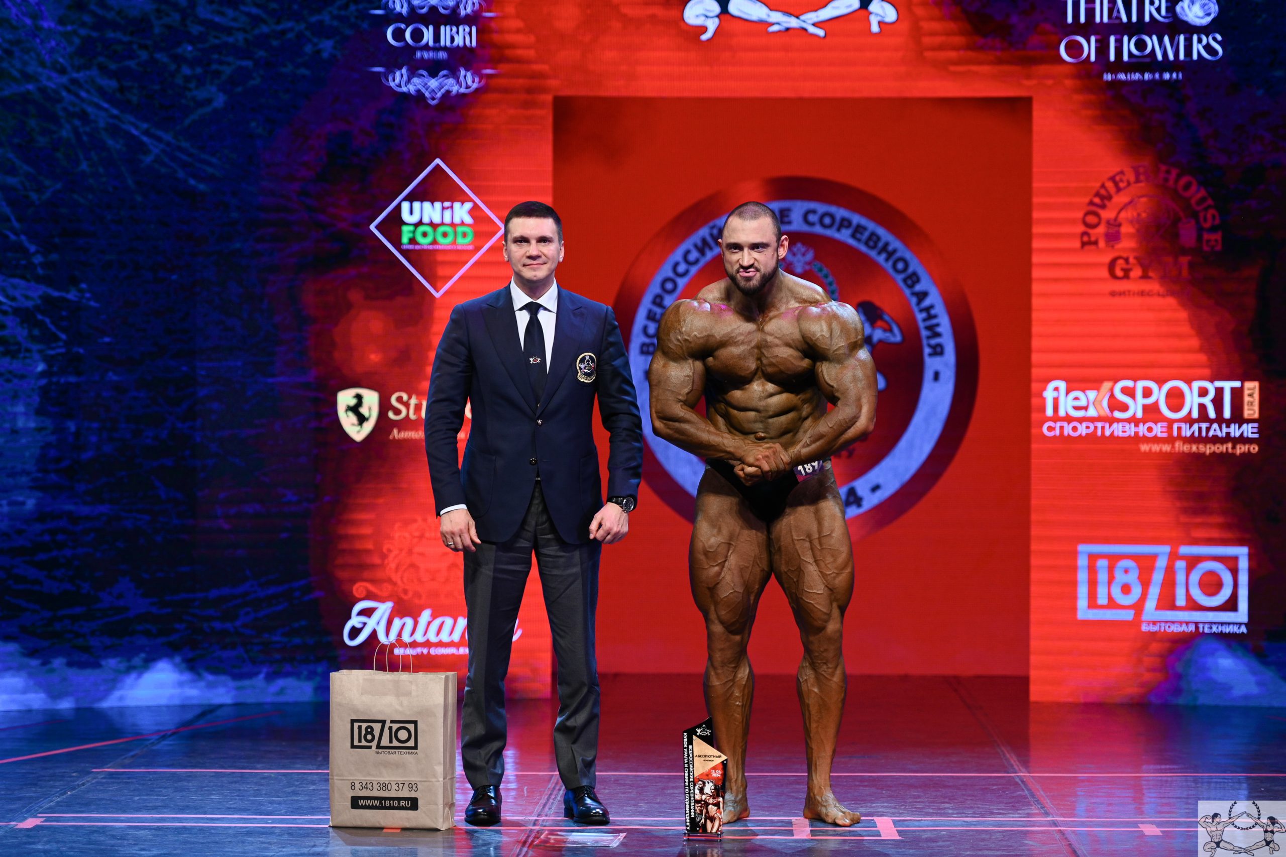 Төсекке шынжырмен байланған адамның секс видеосы